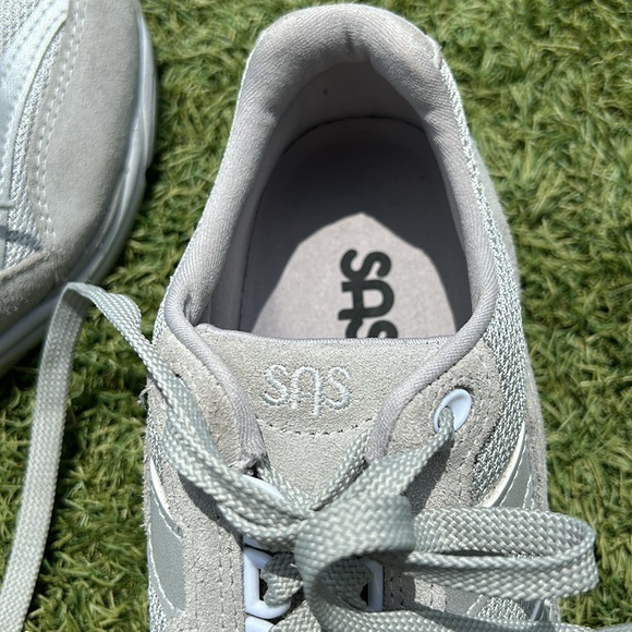 Like New SAS Women’s Tour Mesh Lace Up Sneaker, Size 6.5 WW, Dust Color - Picture 7 of 12